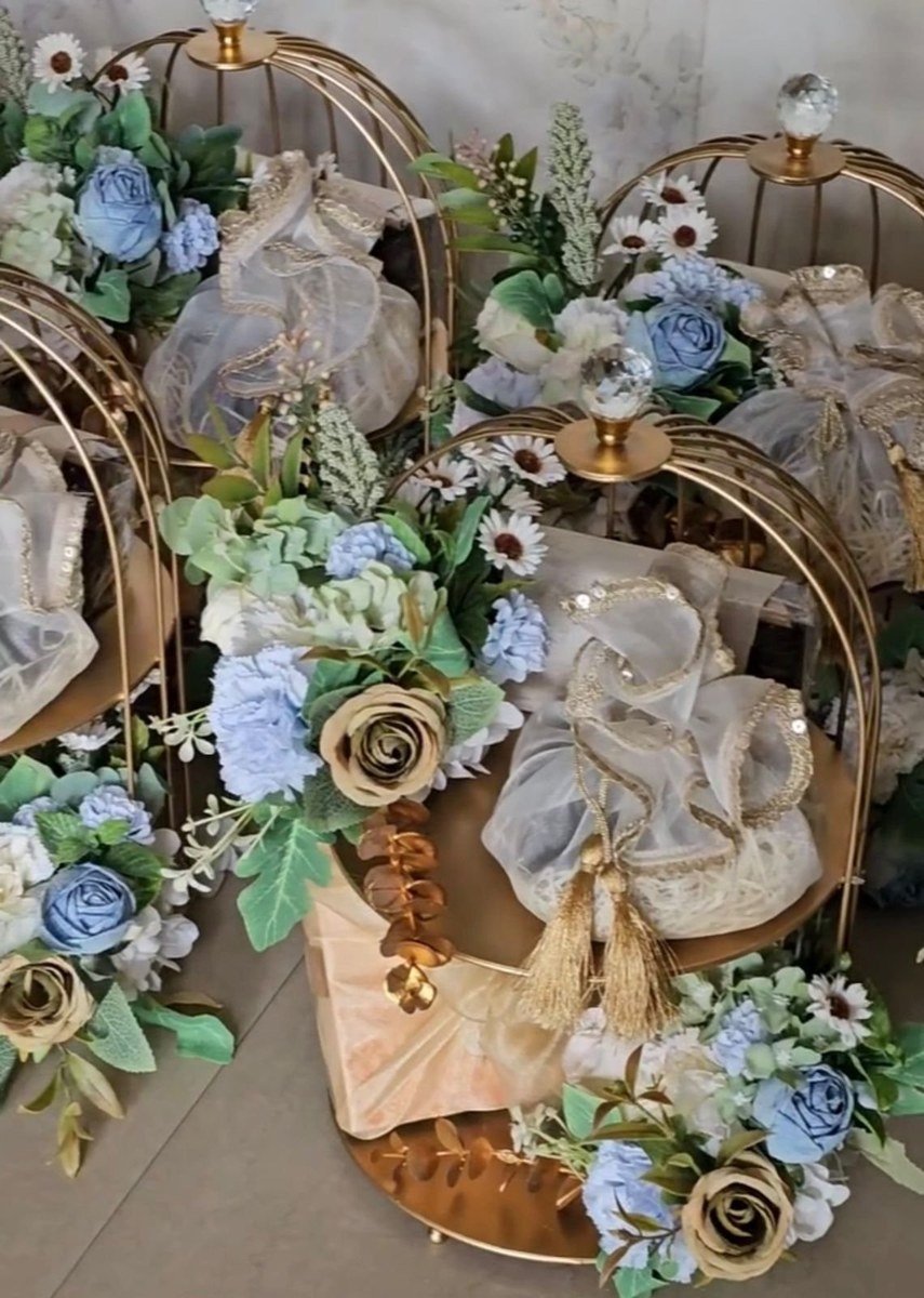 Gift Hamper · 184