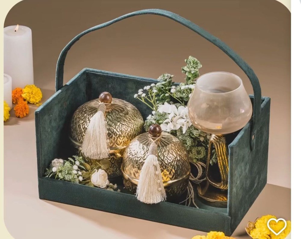 Gift Hamper · 186