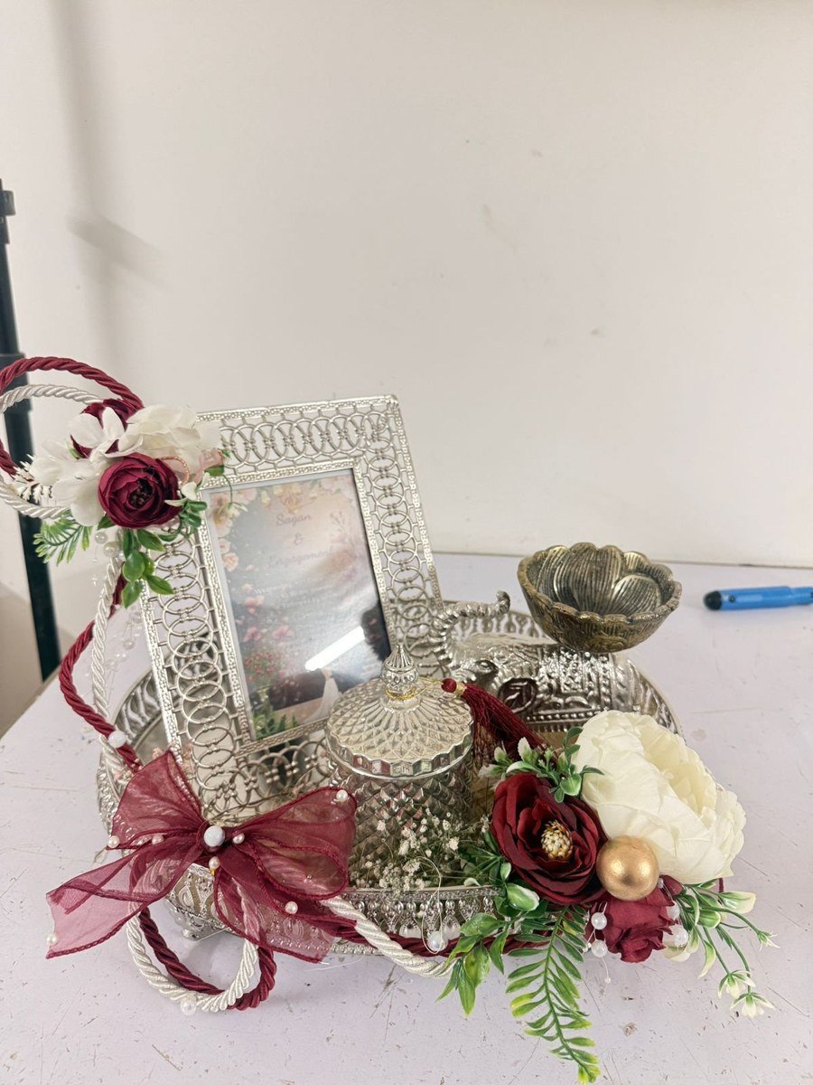 Gift Hamper · 190