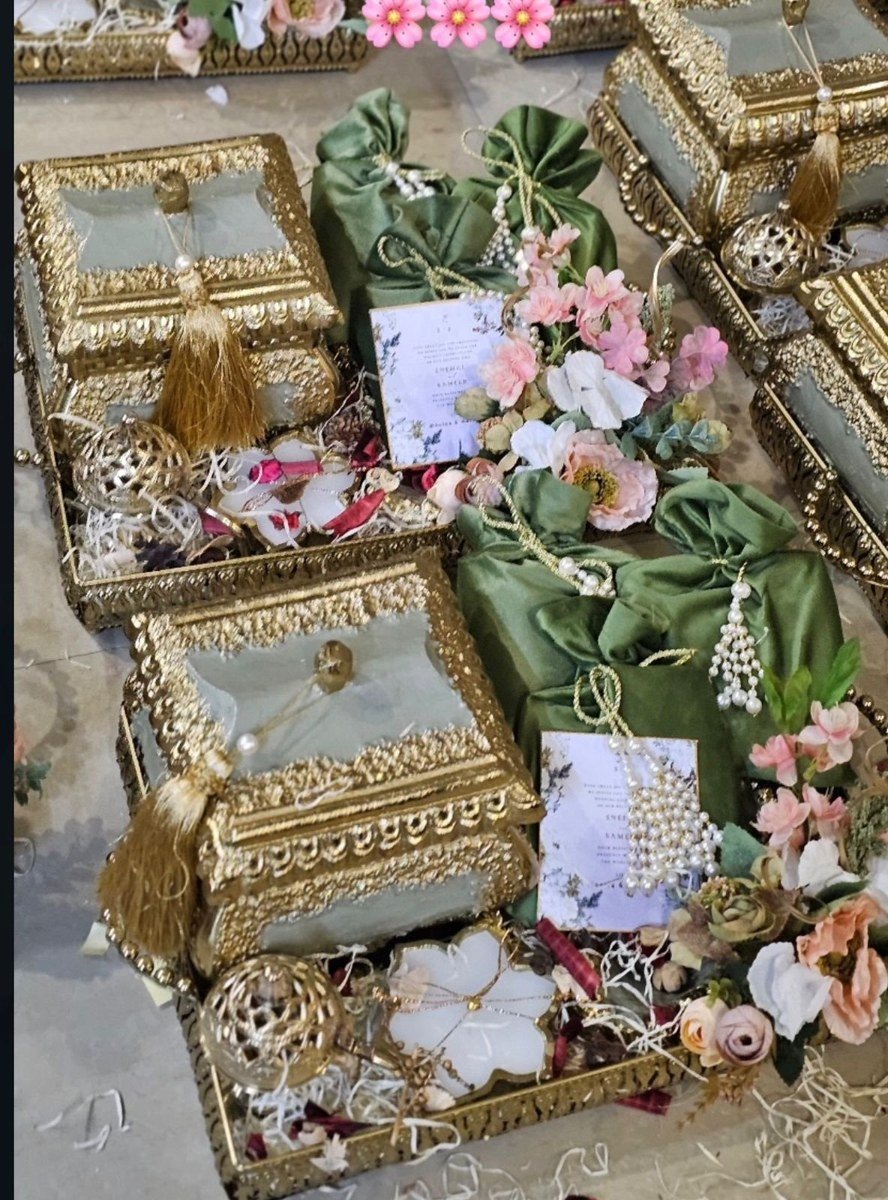 Gift Hamper · 235